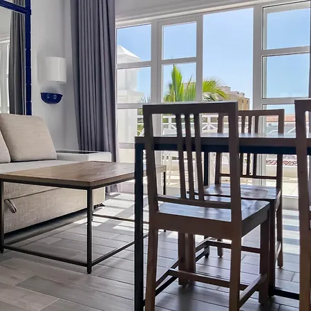 מלון דירות Parque Del Sol 3*